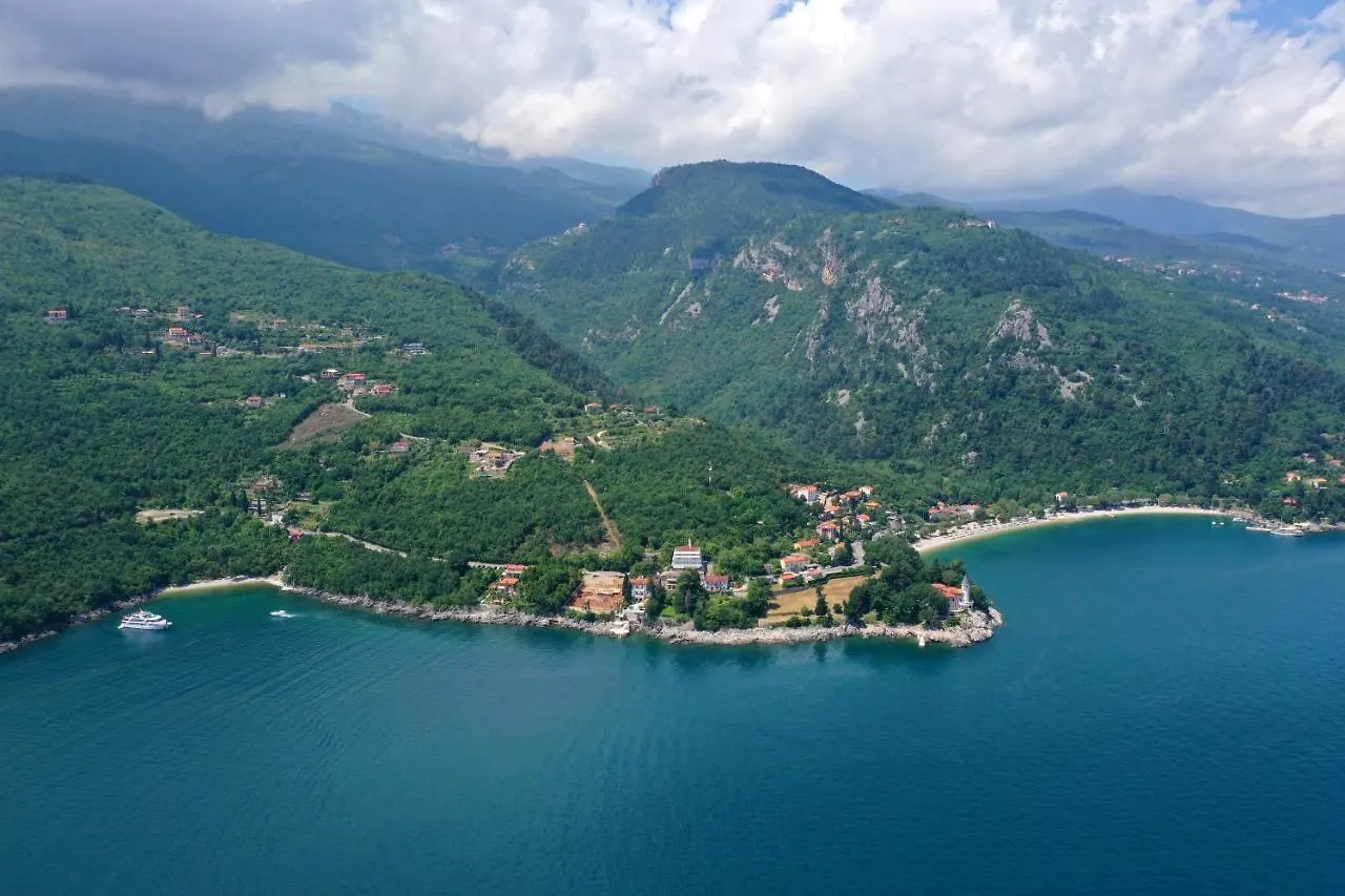 Apartments By The Sea Medveja, Opatija - 7722 Lovran 0*,